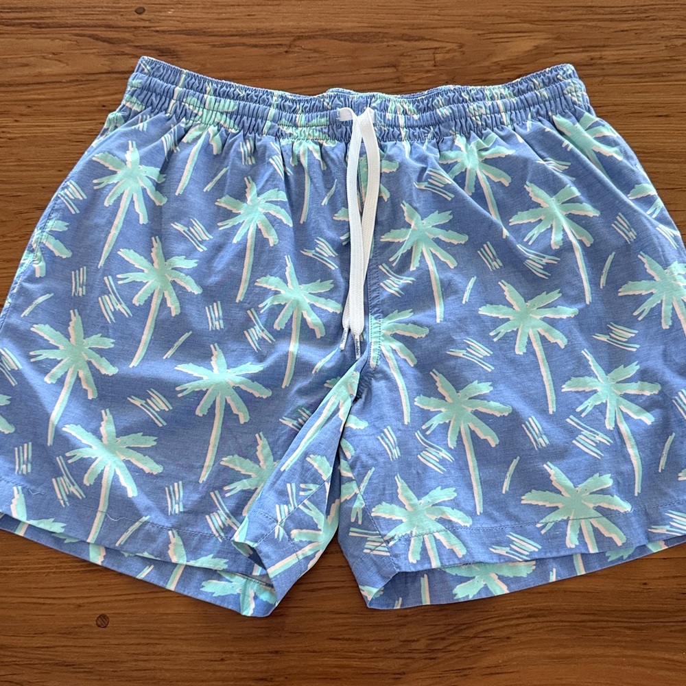 Chubbies Blue & Green Palm Tree Swim Trunks Men's Medium- 5.5 Inseam Like New